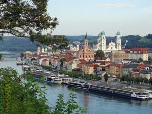 Schiffe auf der Donau in Passau